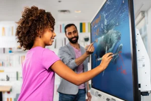 Kegunaan Interactive Flat Panel untuk Dunia Pendidikan di Kelas